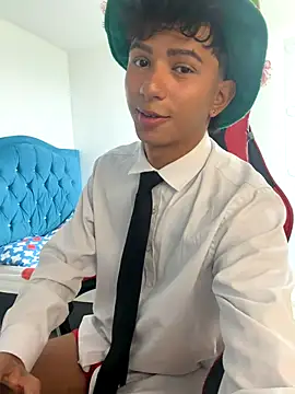 Leonarrrd 01 online show from December 5, 2025, 7:34 pm