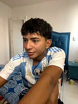 Leonarrrd 01 online show from October 18, 2025, 10:23 pm