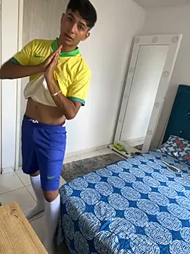 Leonarrrd 01 online show from February 12, 2025, 6:30 pm