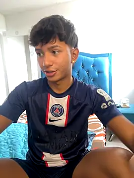 Leonarrrd 01 online show from October 6, 2025, 3:13 pm