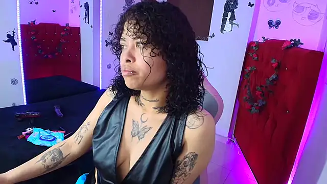 miahernadez303av online show from September 20, 2025, 2:27 am