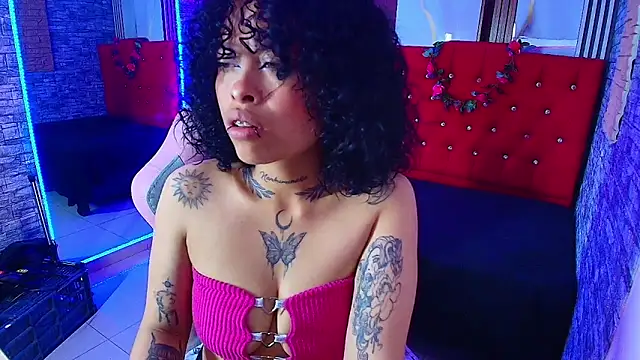 miahernadez303av online show from November 10, 2025, 4:06 am