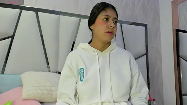  aurora18  online show from September 10, 2025, 3:05 am