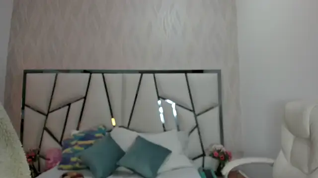  aurora18  online show from February 5, 2026, 3:02 am