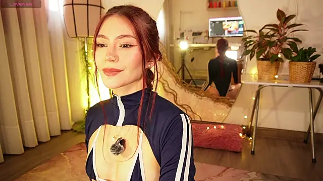 chloebritto online show from April 22, 2026, 2:02 pm