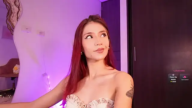 chloebritto online show from November 9, 2025, 3:49 pm