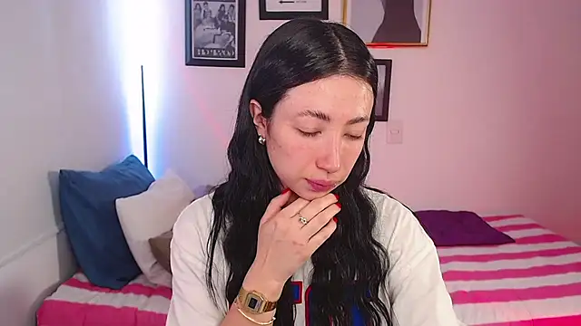 lilyy evanss online show from February 18, 2025, 8:03 pm