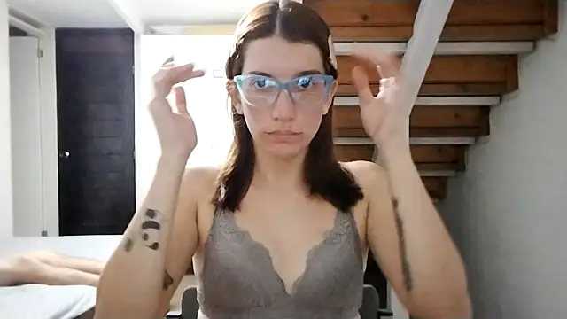 Luna-e-Franco1 online show from September 25, 2025, 11:44 pm