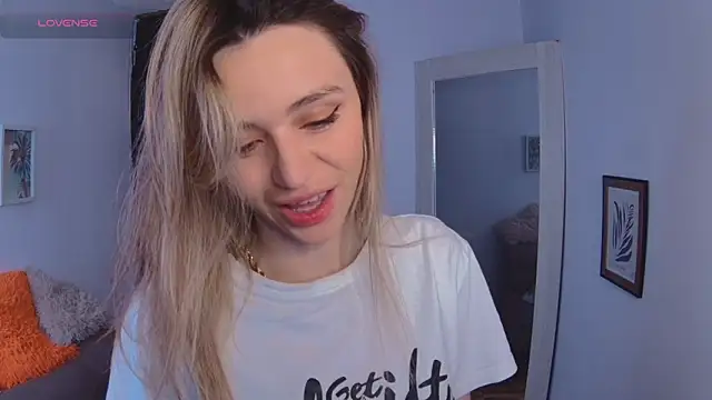 Snapshot of Lucy_Princes chatting on March 20, 2025, 5:02 am Lucy Princes online show from March 20, 2025, 5:02 am