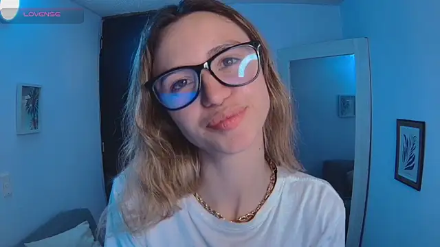 Snapshot of Lucy_Princes chatting on March 19, 2025, 10:20 pm Lucy Princes online show from March 19, 2025, 10:20 pm