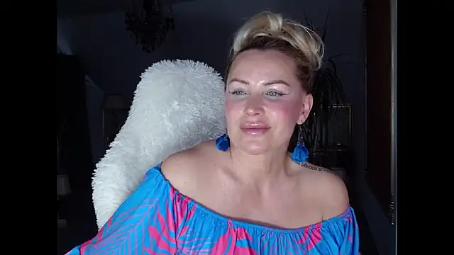 Snapshot of eyesangel22 chatting on February 13, 2025, 3:24 pm eyesangel22 online show from February 13, 2025, 3:24 pm