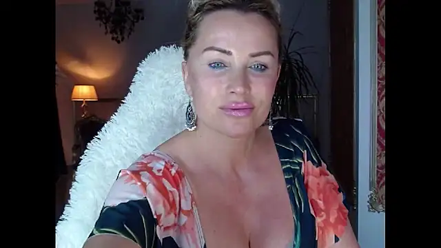 Snapshot of eyesangel22 chatting on March 1, 2025, 12:45 pm eyesangel22 online show from March 1, 2025, 12:45 pm