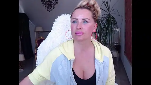 Snapshot of eyesangel22 chatting on March 21, 2025, 10:17 am eyesangel22 online show from March 21, 2025, 10:17 am