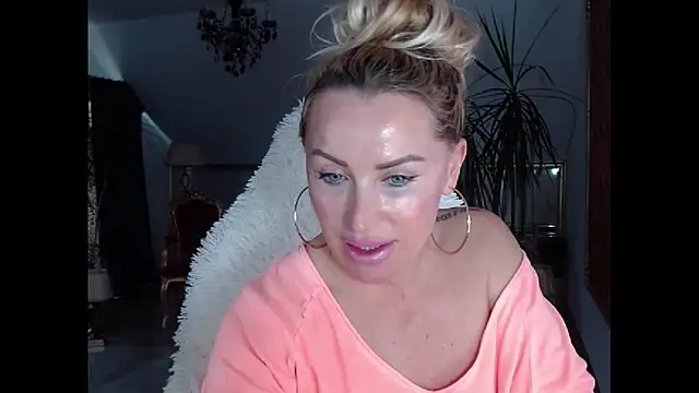 Snapshot of eyesangel22 chatting on March 13, 2025, 11:41 am eyesangel22 online show from March 13, 2025, 11:41 am