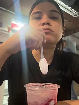 CamilaSofiia online show from June 11, 2026, 11:24 pm
