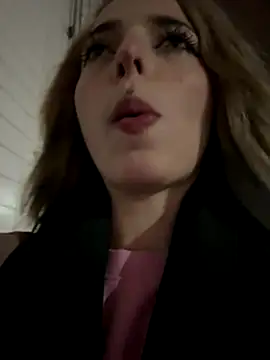 LoraaDoll online show from November 3, 2025, 3:59 pm