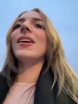 LoraaDoll online show from October 28, 2025, 2:27 pm