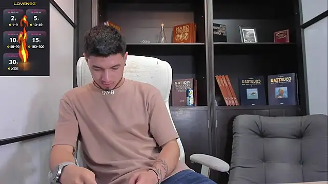 EdwardRoss  online show from March 8, 2025, 9:29 pm