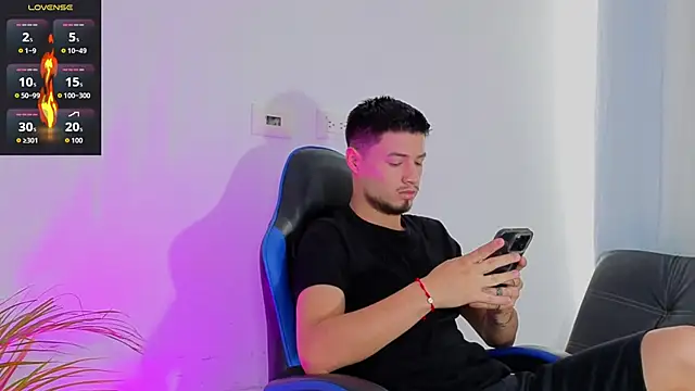 Snapshot of EdwardRoss_ chatting on January 14, 2026, 7:50 pm EdwardRoss online show from January 14, 2026, 7:50 pm