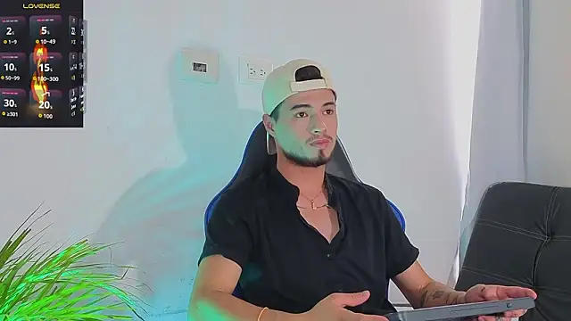 Snapshot of EdwardRoss_ chatting on February 23, 2026, 8:09 pm EdwardRoss online show from February 23, 2026, 8:09 pm