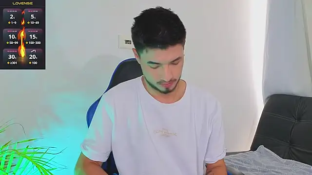 Snapshot of EdwardRoss_ chatting on February 10, 2026, 8:19 pm EdwardRoss online show from February 10, 2026, 8:19 pm