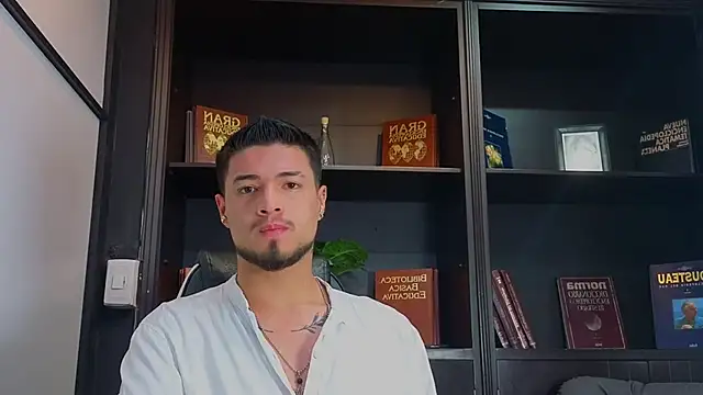 EdwardRoss  online show from September 29, 2025, 8:14 pm