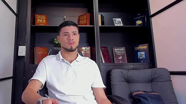 EdwardRoss  online show from September 9, 2025, 8:07 pm