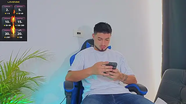 EdwardRoss  online show from October 19, 2025, 4:32 pm