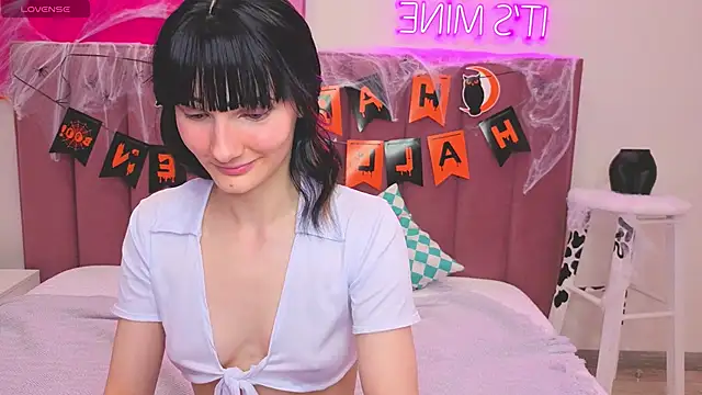 Lili flowerr online show from October 24, 2025, 10:25 am