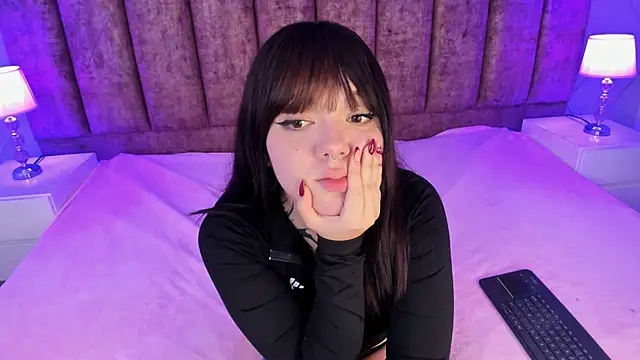 Fluffy Bubble21 online show from March 20, 2025, 7:14 am