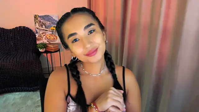 worldofkim online show from March 19, 2025, 10:00 am