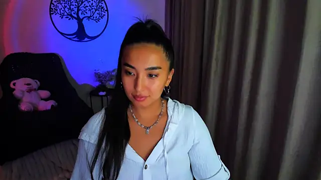 worldofkim online show from September 11, 2025, 5:24 pm