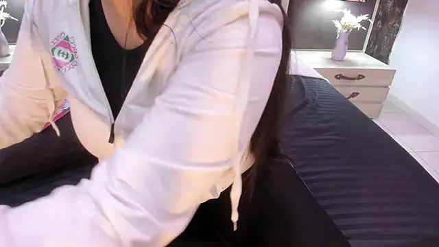 Miia Thompsonn online show from March 11, 2025, 3:47 am