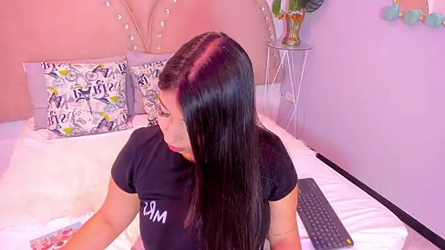 Miia Thompsonn online show from January 7, 2026, 3:33 am