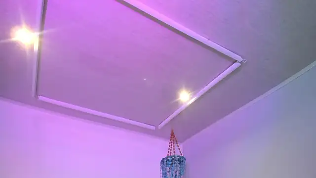 Miia Thompsonn online show from September 11, 2025, 3:17 am