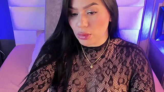 Miah gomez  online show from April 13, 2026, 8:02 pm