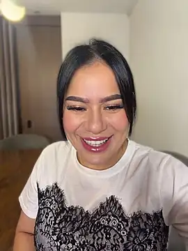 Snapshot of Miah_gomez_ chatting on April 21, 2026, 11:11 pm Miah gomez online show from April 21, 2026, 11:11 pm