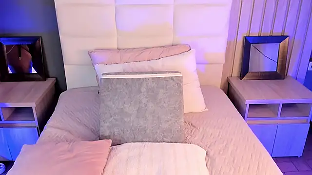 Miah gomez  online show from November 11, 2025, 5:30 pm