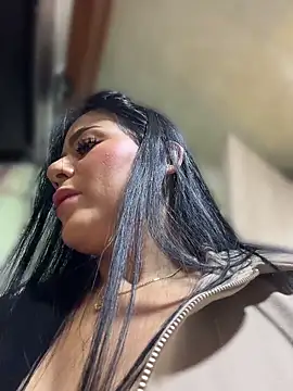 Snapshot of Miah_gomez_ chatting on April 27, 2026, 7:23 pm Miah gomez online show from April 27, 2026, 7:23 pm