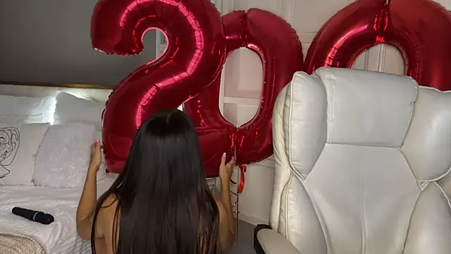 UrLillShy online show from December 4, 2025, 1:26 am