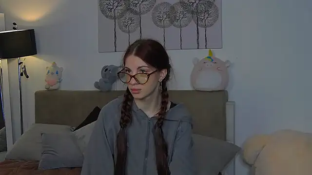 CassKiera online show from October 17, 2025, 4:49 am