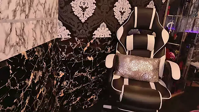 Luiza Hammer online show from February 14, 2025, 3:05 pm