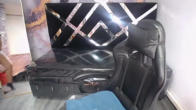  mila sweet v online show from December 20, 2025, 1:25 pm