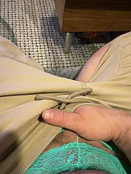 Kissoks1xh online show from April 14, 2026, 9:42 pm