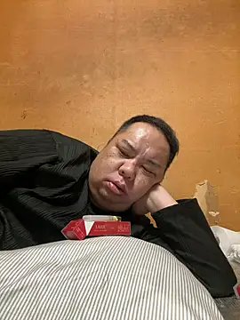 punk0805 online show from April 3, 2026, 1:39 pm