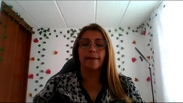 Snapshot of RossanaLionheart chatting on March 14, 2025, 7:44 pm RossanaLionheart online show from March 14, 2025, 7:44 pm