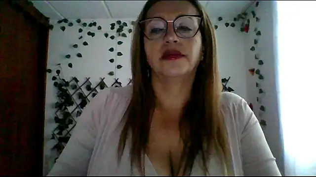 Snapshot of RossanaLionheart chatting on November 21, 2025, 7:35 pm RossanaLionheart online show from November 21, 2025, 7:35 pm