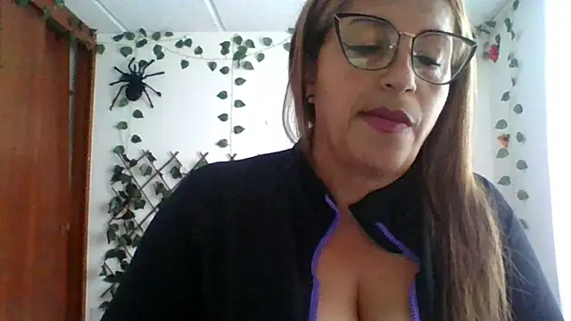 Snapshot of RossanaLionheart chatting on November 2, 2025, 12:21 pm RossanaLionheart online show from November 2, 2025, 12:21 pm