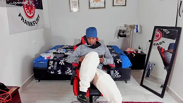 Snapshot of AlejoKhalifa_ chatting on November 25, 2025, 10:15 am AlejoKhalifa online show from November 25, 2025, 10:15 am