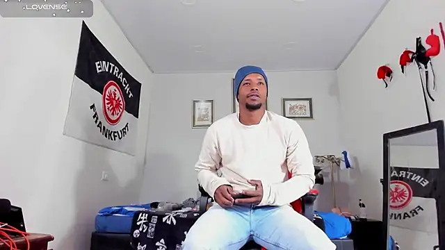 Snapshot of AlejoKhalifa_ chatting on November 25, 2025, 10:21 pm AlejoKhalifa online show from November 25, 2025, 10:21 pm